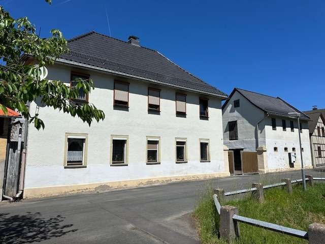 Mediterraner 3- Seitenhof mit großer Scheune, 4 Garagen und großem Grundstück - Bauernhaus, Landhaus Pößneck | Angebot:26748116